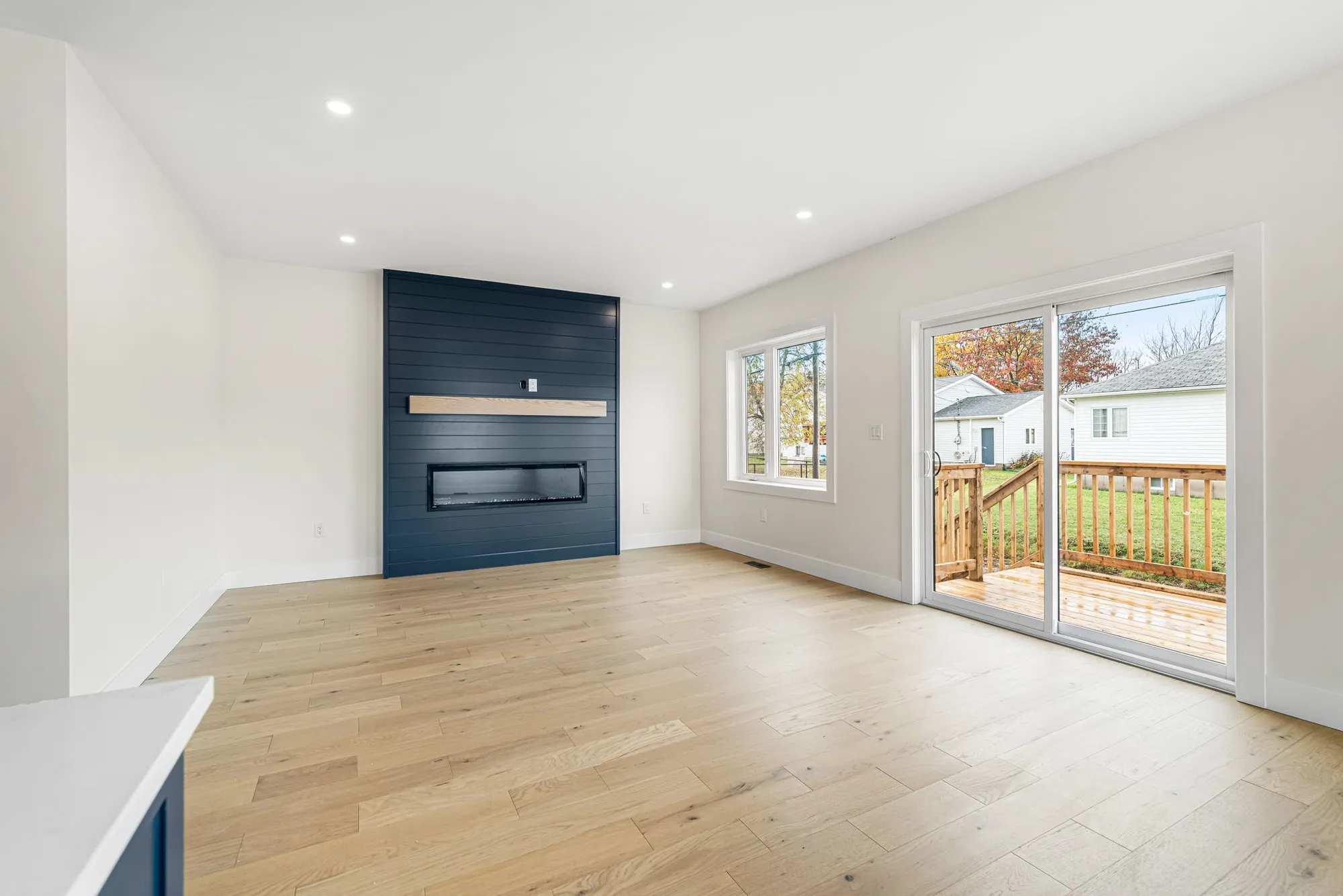 Nice open concept main floor with premium ¾ “ engineered hardwood.